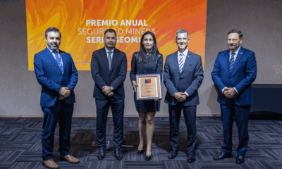 Imagen : Manuel Lorca, director nacional (s) de Sernageomin; William Henott; director de Operaciones, y Flavia Rojas, directora de Seguridad y Salud Ocupacional, ambos de Lundin Mining Caserones; Juan Andrés Morel, vicepresidente ejecutivo y COO de Lundin Mining; y diputado Ignacio Urcullú.